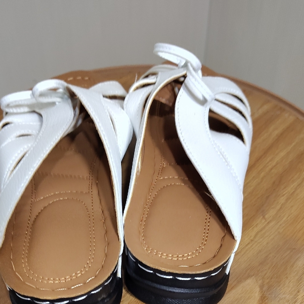 Stylish White Women's Sandals - Picture 5 of 8